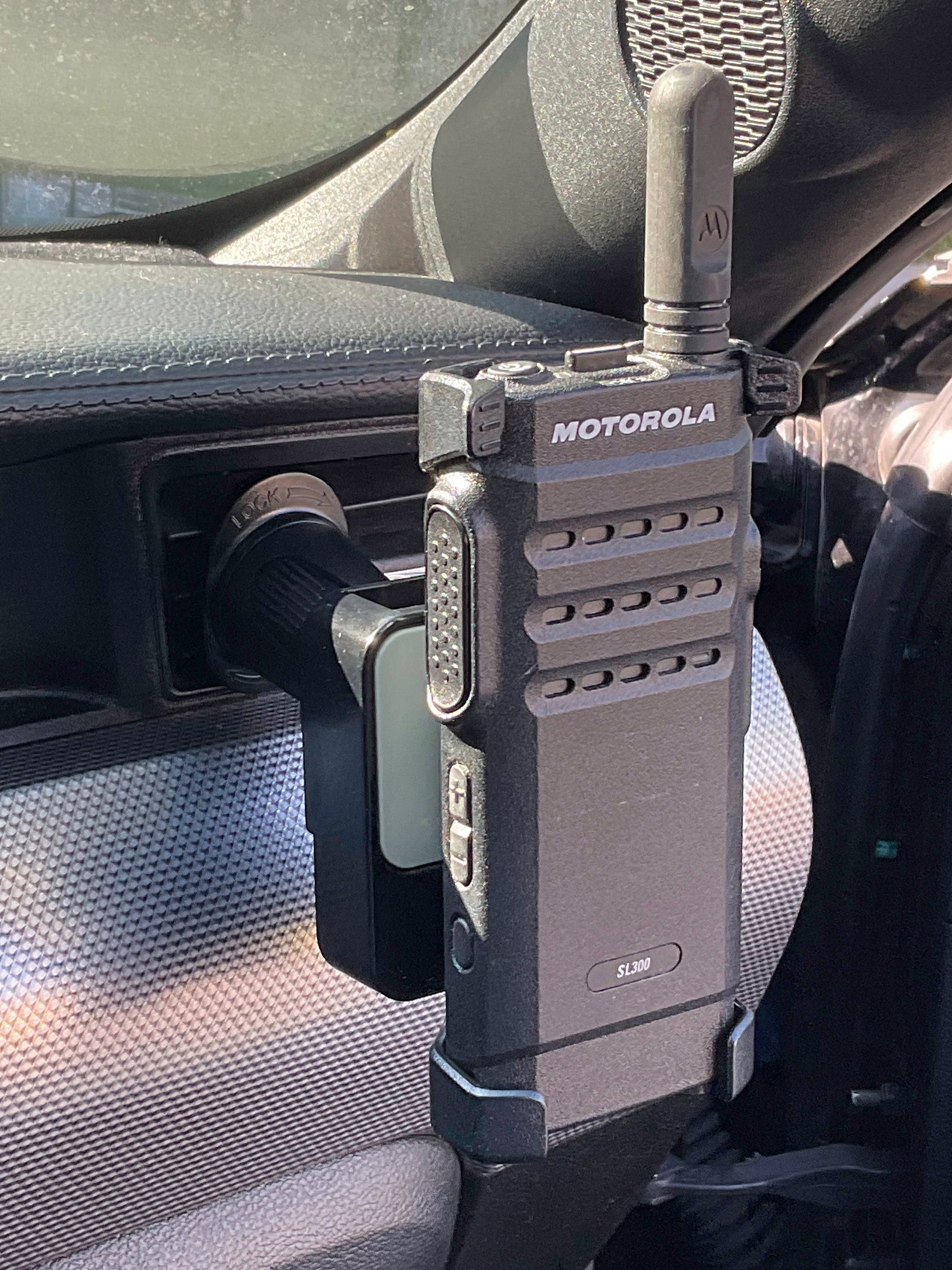 Motorola Wave TLK110 TLK 100 Or SL300 Vent Mount With Securing