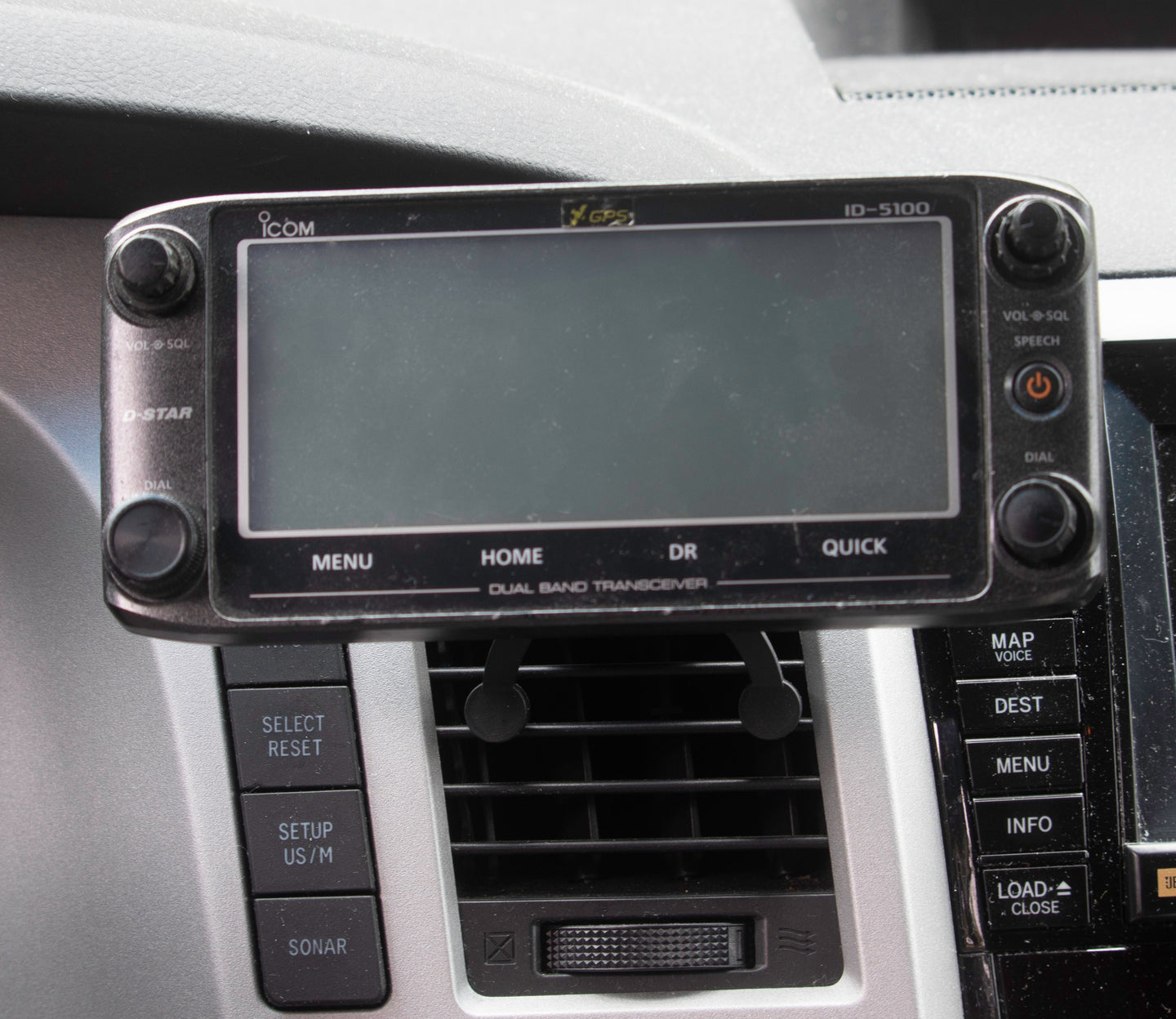 LM-101-EXT-2.6 Vent Mount With Remote Head Bracket For Icom ID-5100 IC-2730